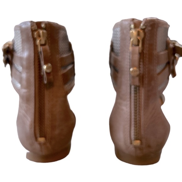 UGG Sandals Savanna Women’s Metallic Gold Basket Size/6/EU 37 NWOT - Picture 3 of 5